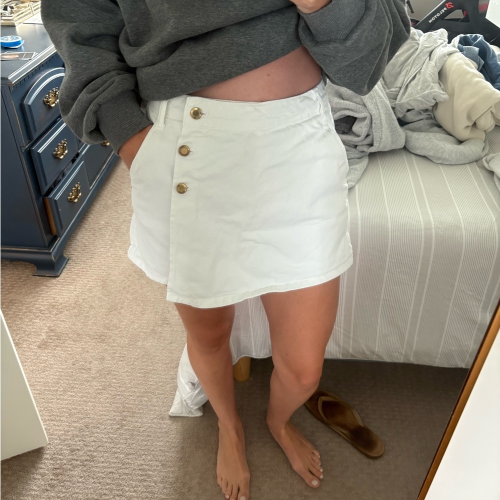 Zara White Button-Accent Skort